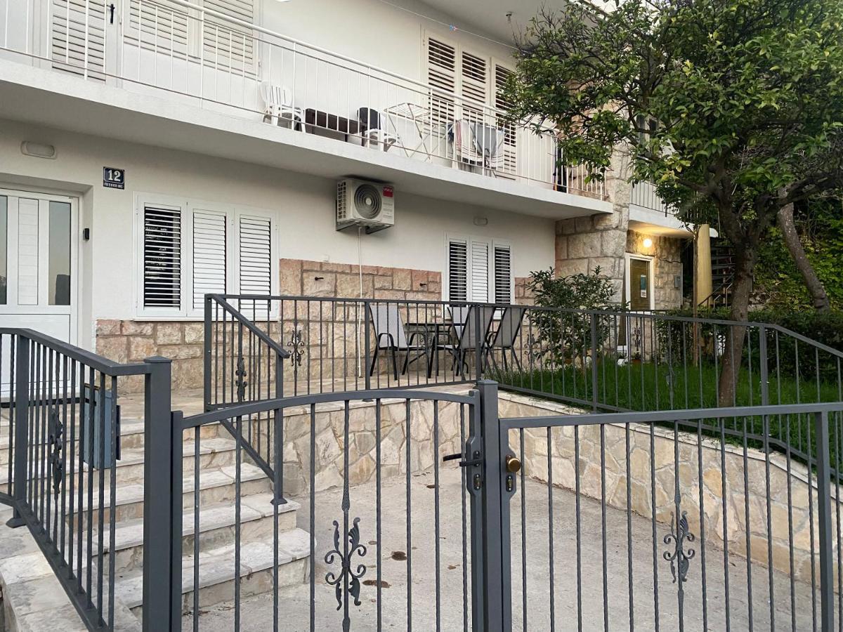 Apartmán Napjacu With Own Parking And Garden Herceg Novi Exteriér fotografie